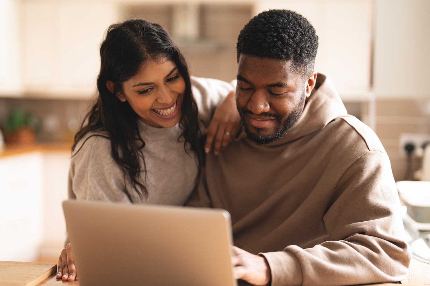 Couple reviewing surrogacy costs together on a laptop